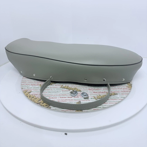 Cubierta superior y asa. Funda de asiento completa gris claro para VESPA 160 GS VSB1 primera serie.