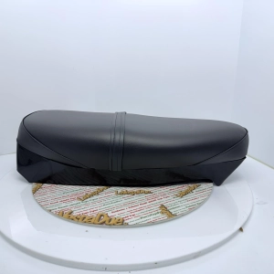 Asiento largo biplaza gris oscuro para VESPA 50 125 HP FL V 50 125 y modelos automáticos.