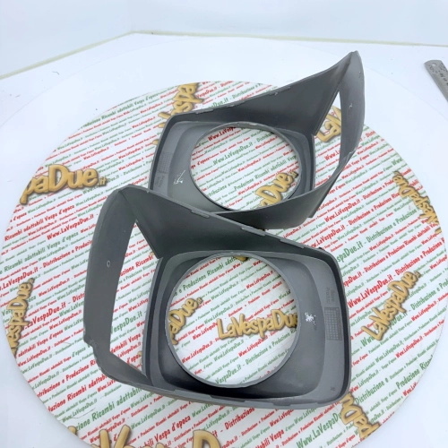 Pair of headlight seat masks right and left headlight holder APE 220 MP P 501 P 601 400 CLASSIC ro 119692 1821535 155213 182153 616901 119725 1821525 155212 182152 616900 kit set