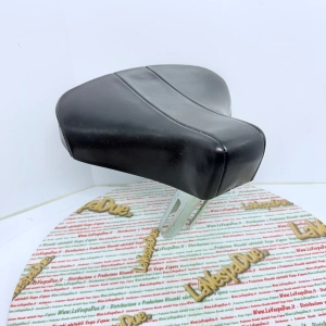Selle avec support rectangulaire pour PIAGGIO 50 CIAO d'origine PIAGGIO, semelle avec fentes de réglage en hauteur et trous pour crochet de sac ou de casque