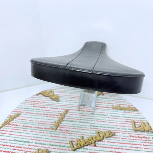 Selle avec support rectangulaire pour PIAGGIO 50 CIAO d'origine PIAGGIO, semelle avec fentes de réglage en hauteur et trous pour crochet de sac ou de casque