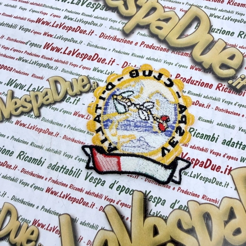 Gestickter Aufnäher VESPA CLUB D'ITALIA Miniatur ro 610059M, Durchmesser ca. 77 mm, Höhe 85 mm, zum Aufnähen auf Jacken, Hemden oder Accessoires