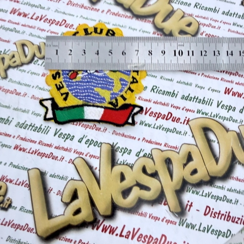 Gestickter Aufnäher VESPA CLUB D'ITALIA Miniatur ro 610059M, Durchmesser ca. 77 mm, Höhe 85 mm, zum Aufnähen auf Jacken, Hemden oder Accessoires