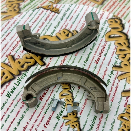 Mâchoires de frein avant ou arrière VESPA 50 90 125 150 180 200 SPECIAL SS V FL2 HP PK XL S TS GT GTR SPRINT VELOCE RALLY GL PX PE ARCOBALENO 160 GS 180 SS ro 4144504 246409 072339 2464094 2454095 180200 061034