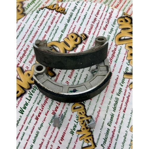 Mâchoires de frein avant ou arrière VESPA 50 90 125 150 180 200 SPECIAL SS V FL2 HP PK XL S TS GT GTR SPRINT VELOCE RALLY GL PX PE ARCOBALENO 160 GS 180 SS ro 4144504 246409 072339 2464094 2454095 180200 061034