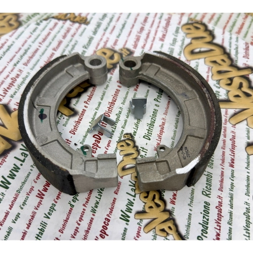 Mâchoires de frein avant ou arrière VESPA 50 90 125 150 180 200 SPECIAL SS V FL2 HP PK XL S TS GT GTR SPRINT VELOCE RALLY GL PX PE ARCOBALENO 160 GS 180 SS ro 4144504 246409 072339 2464094 2454095 180200 061034