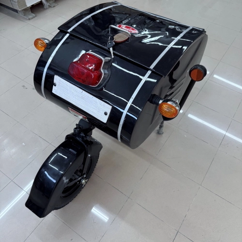 Remorque à roulettes peinte en noir, à fixer à l'arrière, adaptable aux Vespa et Lambretta, ainsi qu'à tous les scooters et motos (remorque type PAV).