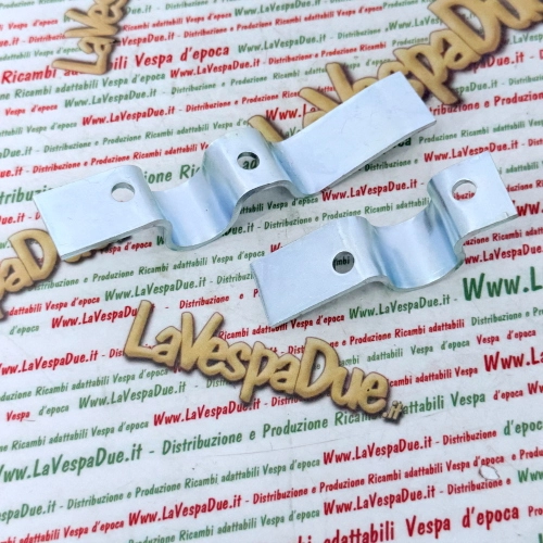 Coppia staffe per cavalletto 22 mm per VESPA 80 125 150 200 PX PE T5 ARCOBALENO ponticello destro e sinistro con trattamento di zincatura