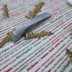 Cresta fregio in allumino lucidato per VESPA 50 SPECIAL ELESTART 125 GT GTR 150 200 PX PE RALLY TS SPRINT VELOCE lucidata a mano per parafango anteriore r.o. 124708 1247085